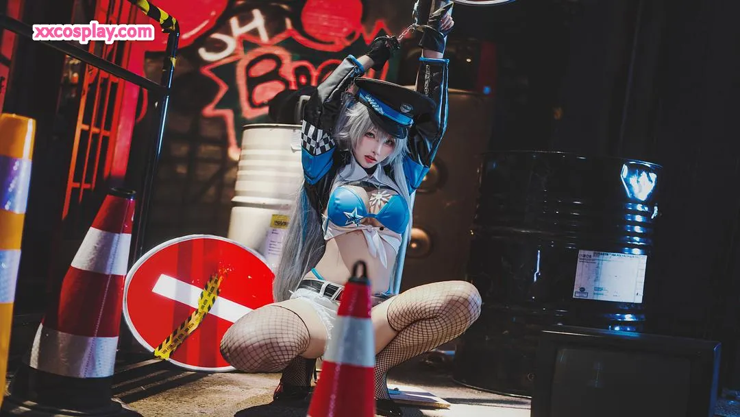 Miyamoto Sakura: Fanged Policewoman - Intersecting Frontline